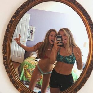 Meet your Posher, Courtney